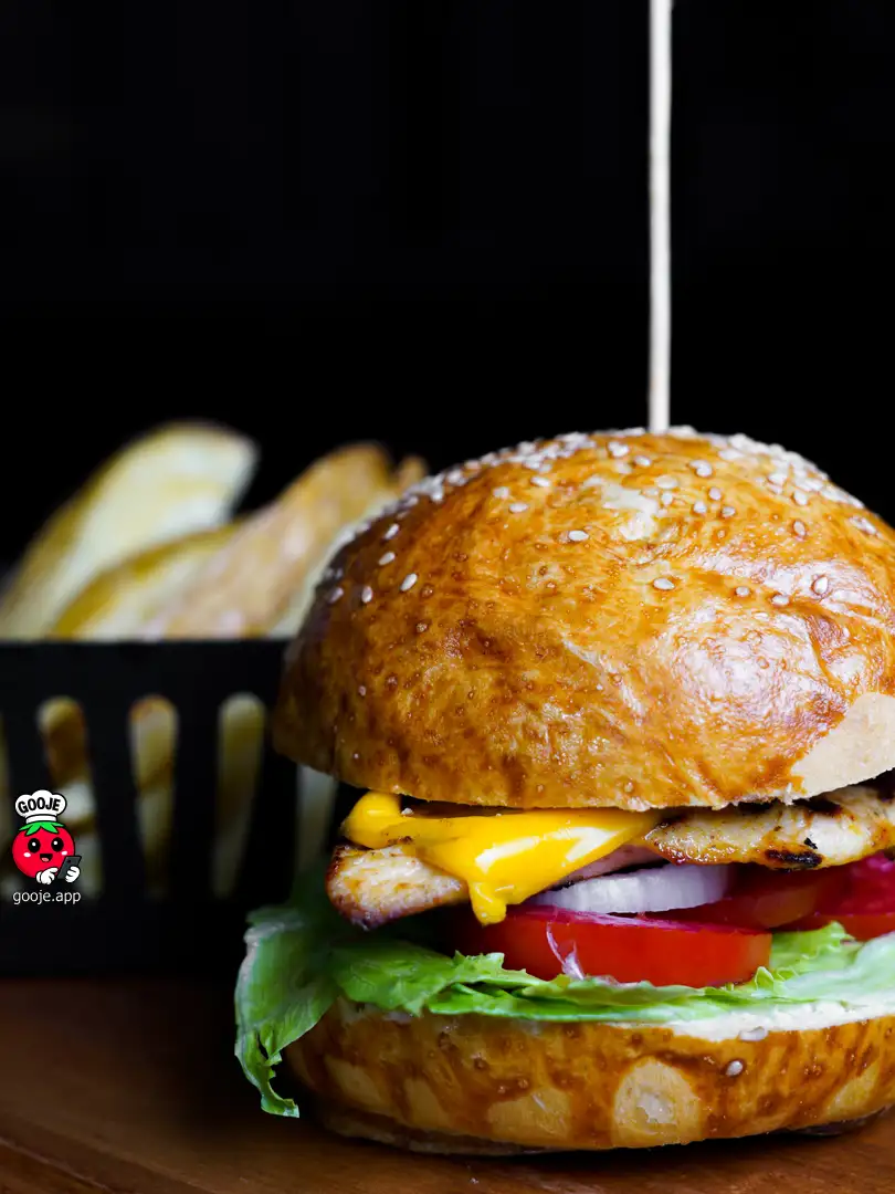 چیکن برگر گریل با سیب زمینی