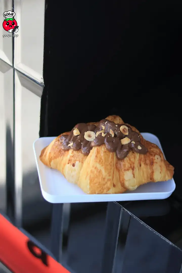 کروسان شکلاتی