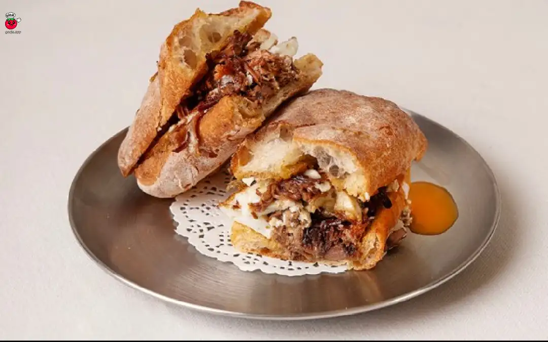 ساندویچ تخم مرغ بیف کنفی