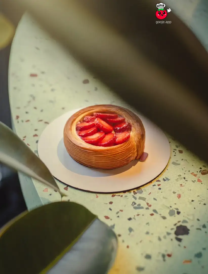 دنیش توت فرنگی