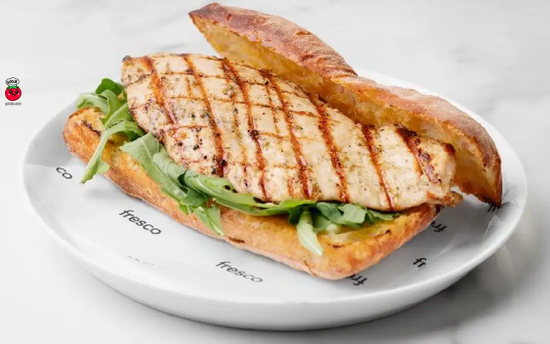 ساندویچ سینه مرغ (بدون فرایز)