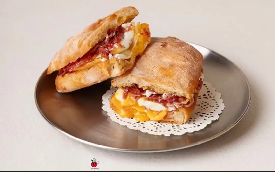 ساندویچ تخم مرغ بیکن