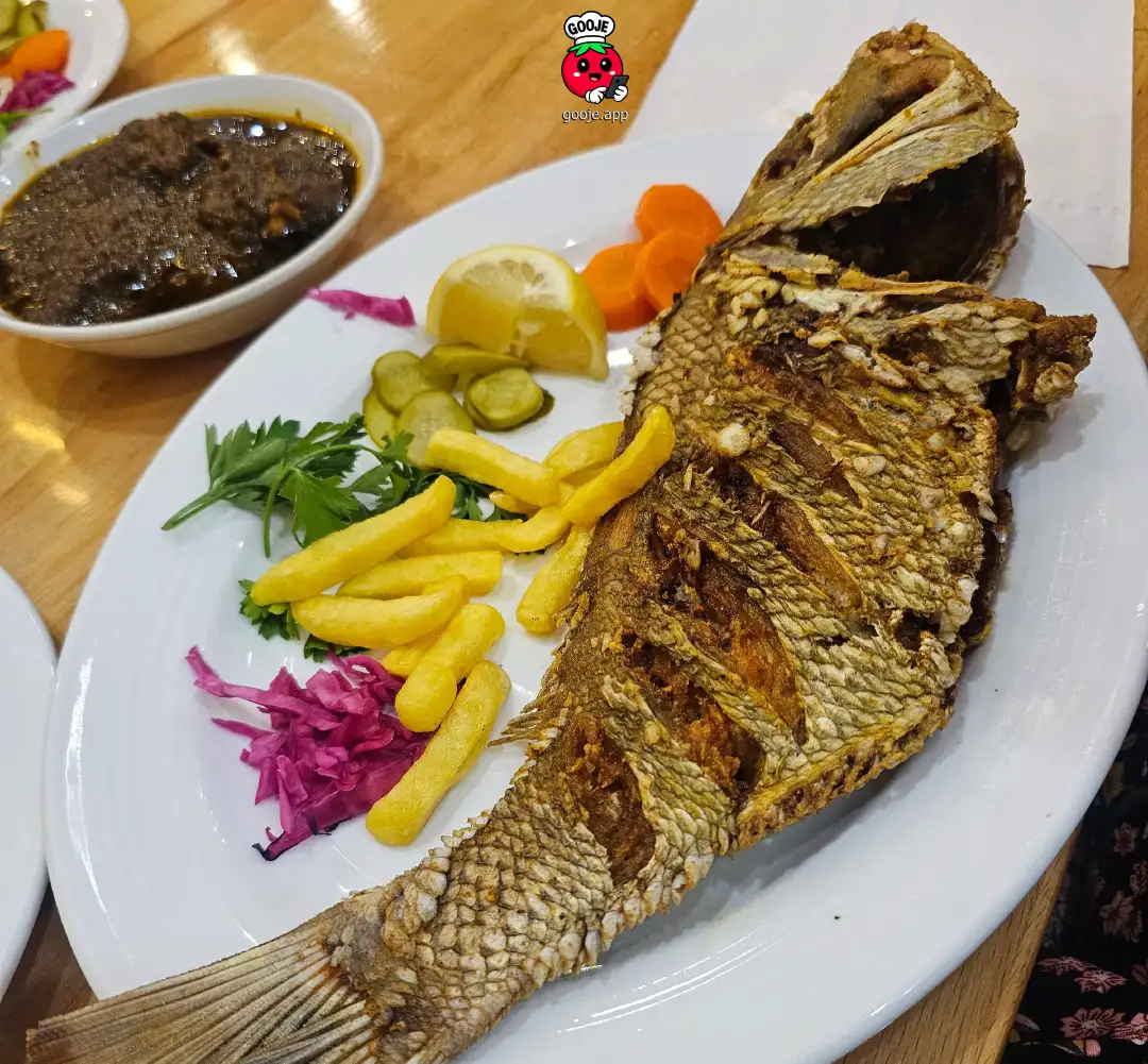ماهی کامل سرخ شده