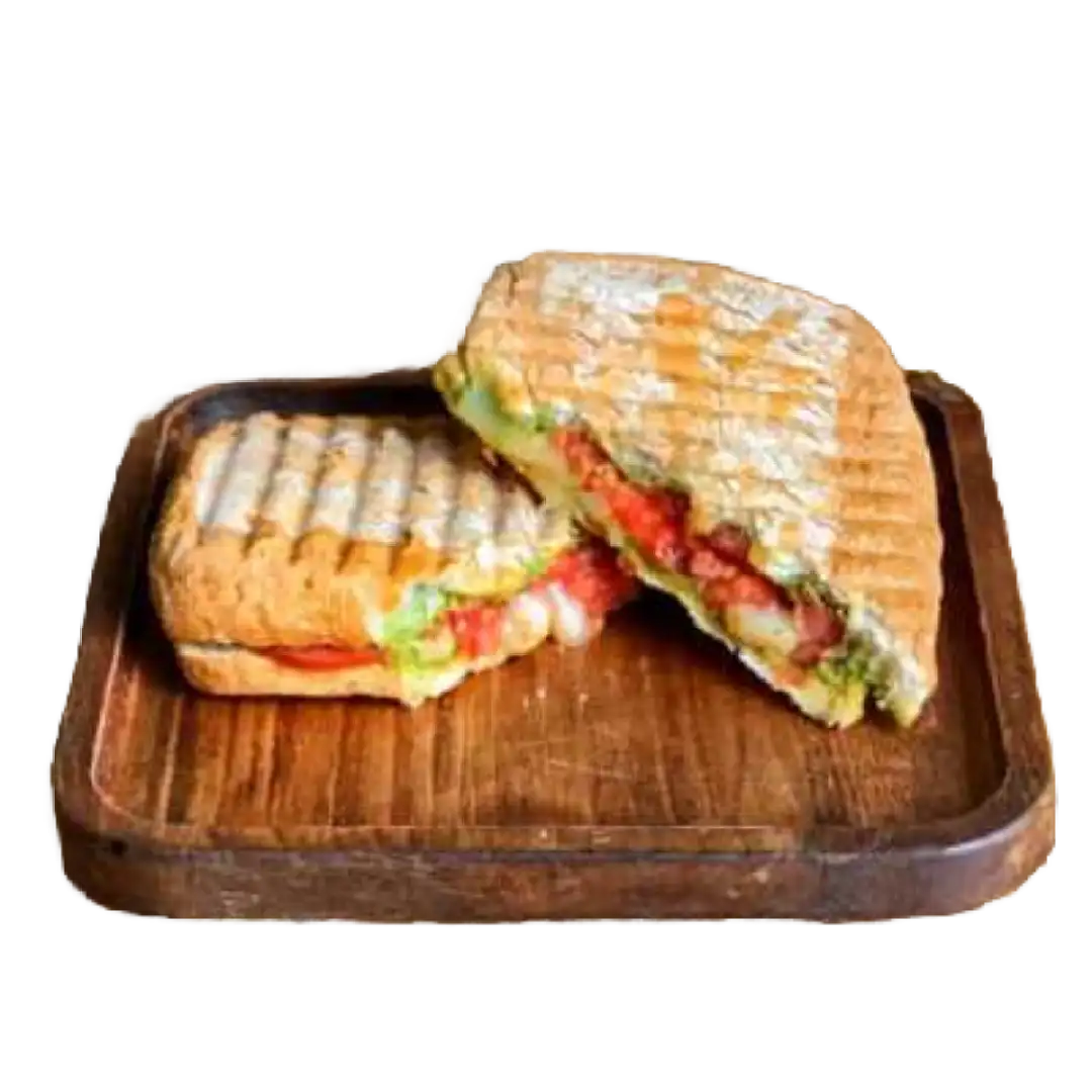 پنینی پنیر گوجه و سس ریحون