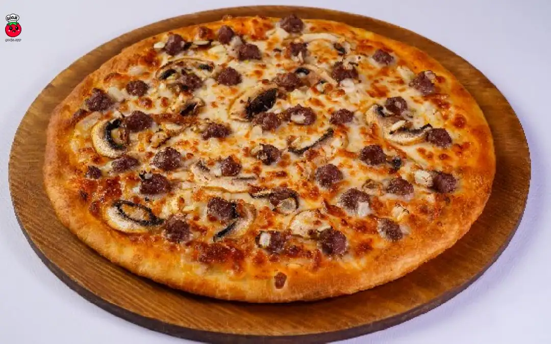 پیتزا گوشت و پیاز ایتالیایی