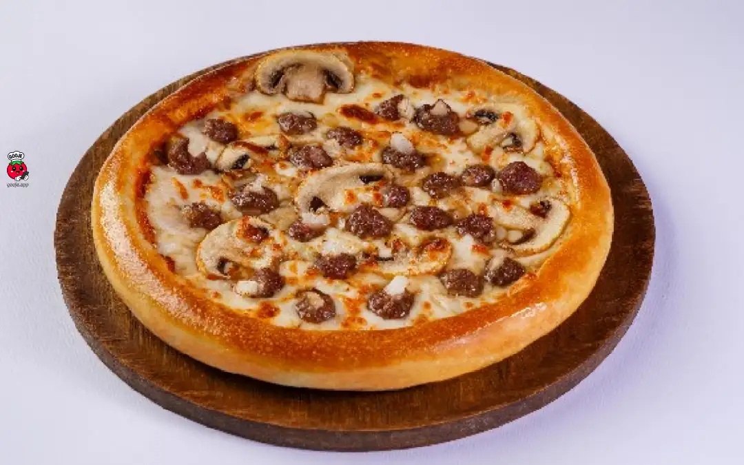 پیتزا گوشت و پیاز آمریکایی