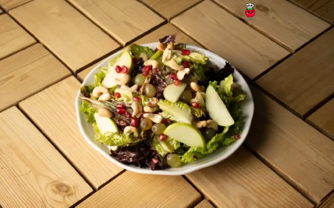 سالاد ریشه با میوه های فصل