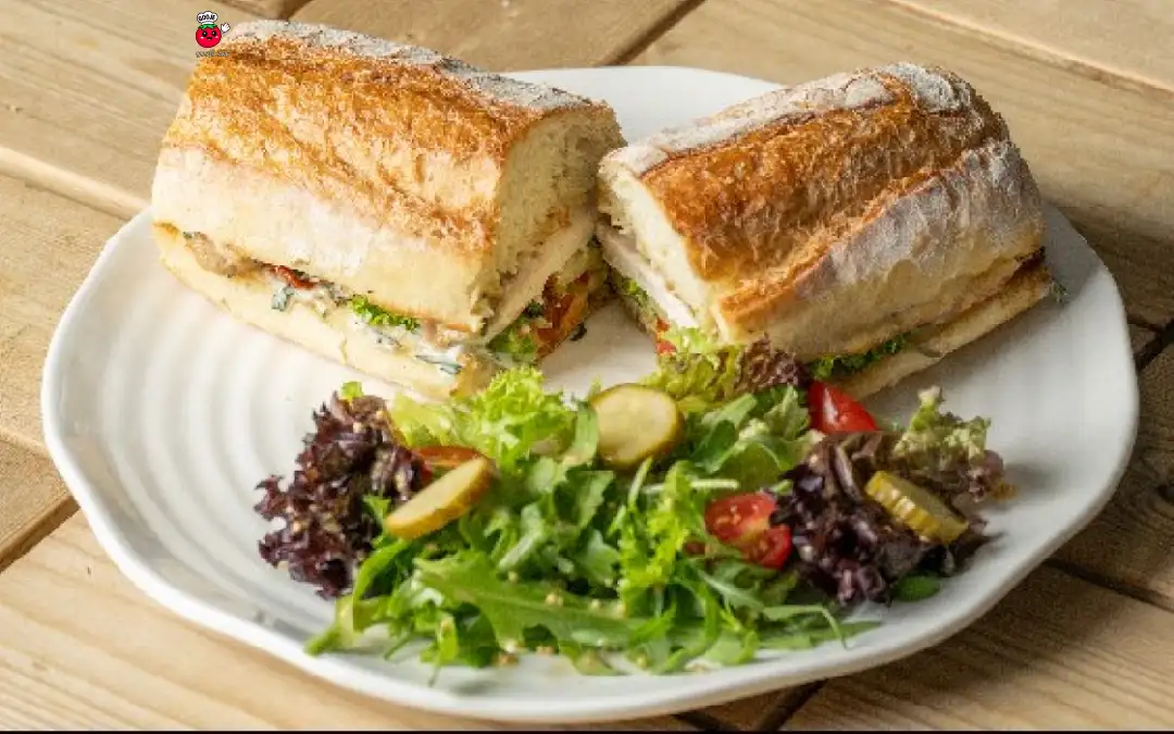 ساندویچ مرغ و ریحون