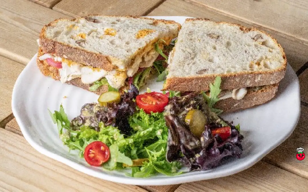 ساوردو مرغ با پنیر کممبر